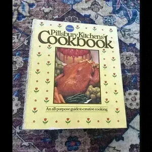 Pillsbury Kitchens' Cookbook- Hardcover - Ring Binder- Vntg 4th  Printing 1979